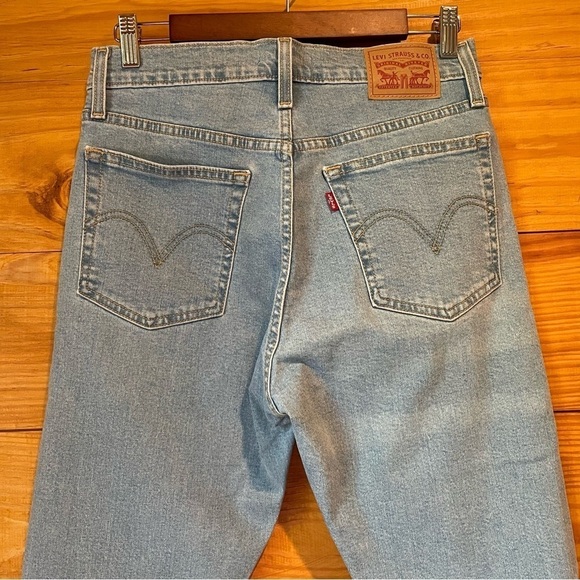 Levi’s Wedgie Fit Skinny Jeans High Rise Distressed Light Wash 29 NWOT - Picture 5 of 13